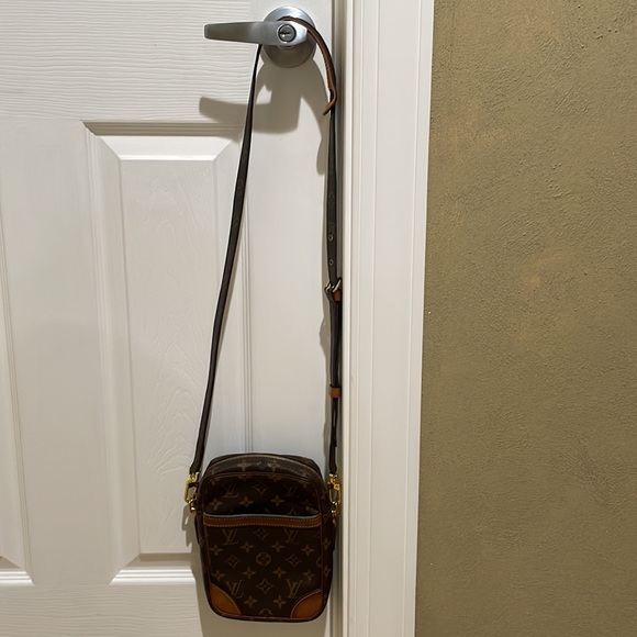 Louis Vuitton Danube crossbody bag - Picture 11 of 13